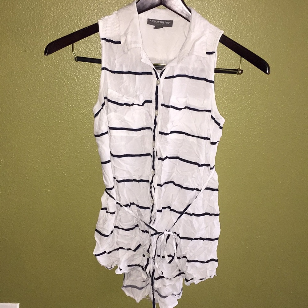Sleeveless button down maternity blouse